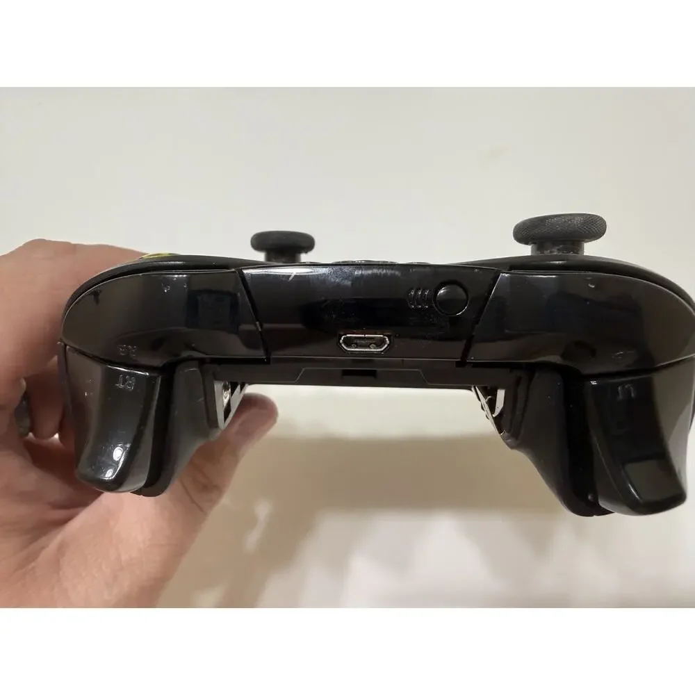 Xbox One Wireless Black Controller -Model 1537 w/ Rechargeable Battery + Charger